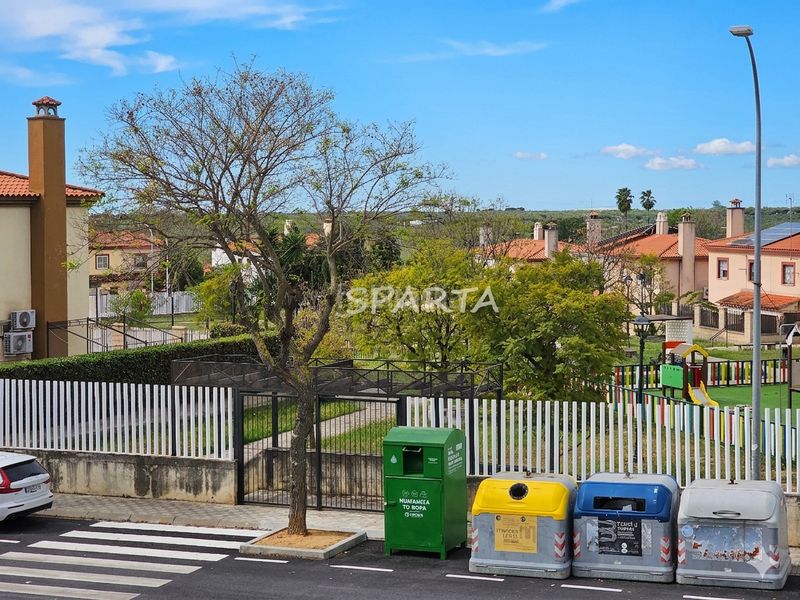 Foto db0c9847-2392-4a18-b257-720773392d02. Casa adosada ¡ fantástica adosada con semi-sótano! . en Espartinas