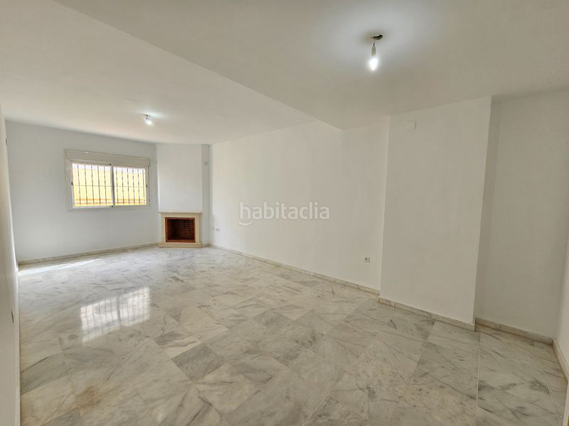 Foto e6376cae-e3b1-412b-9fd4-19db314ea701. Casa adosada ¡ fantástica adosada con semi-sótano! . en Espartinas