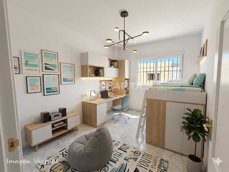 Foto e74d64a9-e9b5-41a0-a630-f75722e13f2b. Casa adosada ¡ fantástica adosada con semi-sótano! . en Espartinas