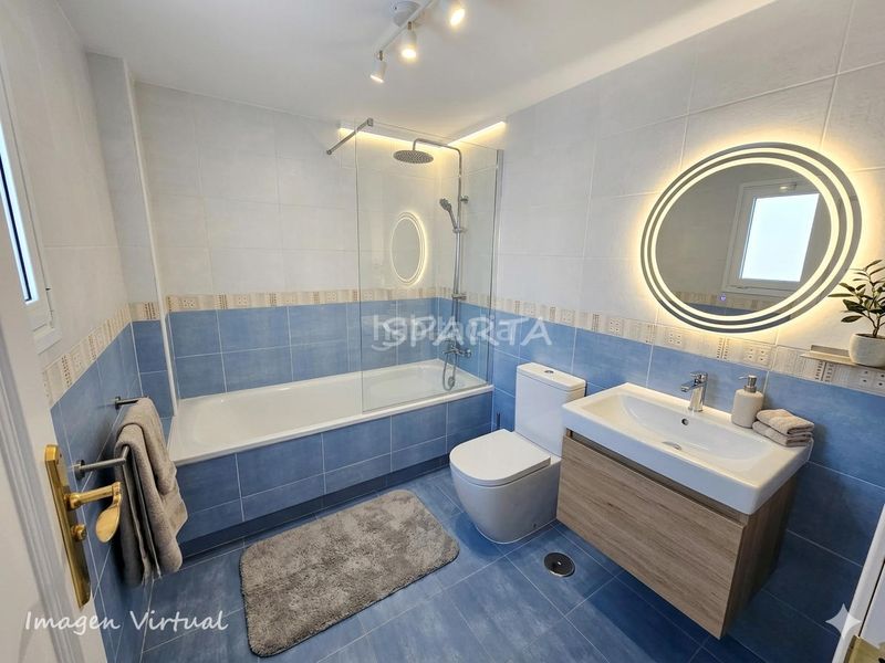 Foto ea3d5d58-7417-4c3e-8d4d-0b7bbada8a0e. Casa adosada ¡ fantástica adosada con semi-sótano! . en Espartinas