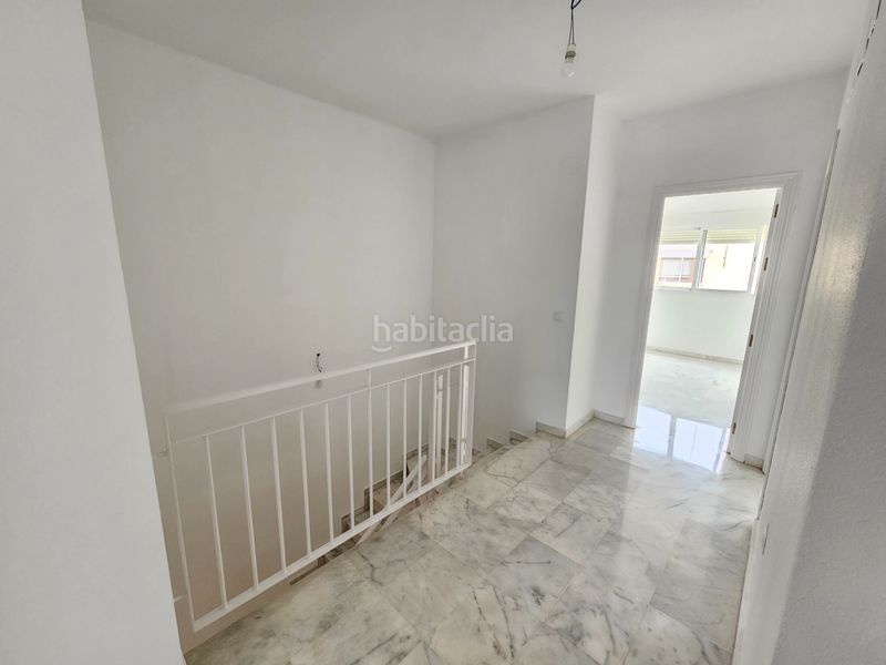 Foto ee8c681e-b592-41f4-81c5-f7d00cd2f16f. Casa adosada ¡ fantástica adosada con semi-sótano! . en Espartinas