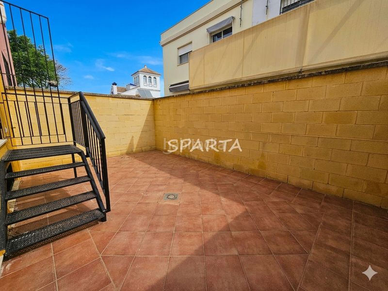 Foto f0cda4cd-75dd-4c5c-b32c-5e1afa321877. Casa adosada ¡ fantástica adosada con semi-sótano! . en Espartinas