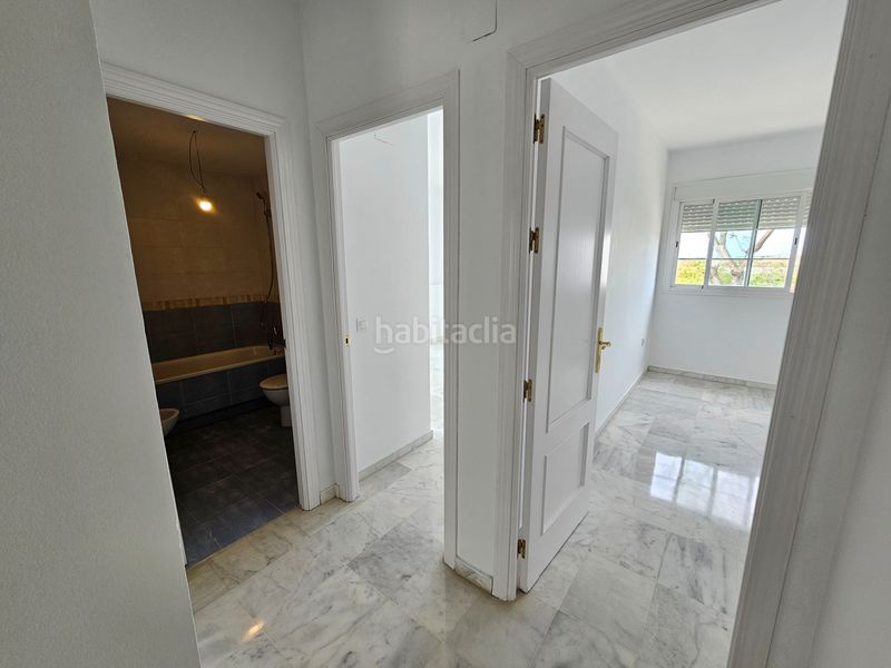 Foto f7ebdb31-1489-46d9-a80c-eefba06ac5c1. Casa adosada ¡ fantástica adosada con semi-sótano! . en Espartinas