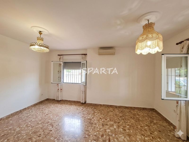 Foto e6f1d0b8-d0b2-4a6b-98d2-9b4e90e536af. Xalet amb aparcament a Valencina de la Concepción