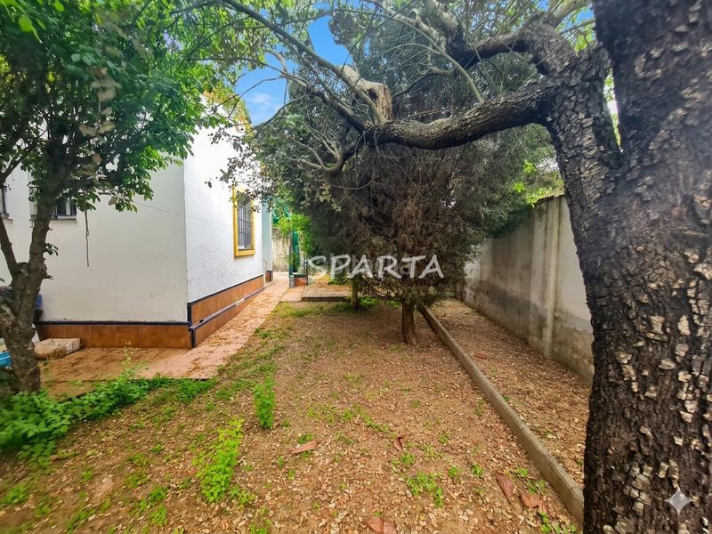 Foto 1ae441e7-2a7c-45b5-a19c-03d6a47a833e. Xalet amb aparcament a Valencina de la Concepción