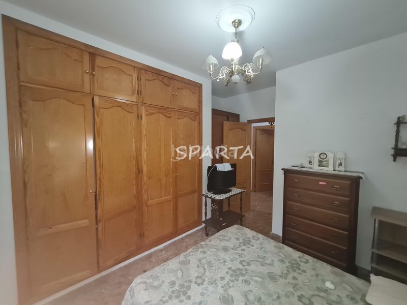 Foto 61c7b674-9013-47a6-9807-a33621f6bd10. Xalet amb aparcament a Valencina de la Concepción