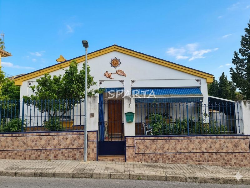 Foto a13d5458-bc5c-4506-8b7b-ac8301790c45. Xalet amb aparcament a Valencina de la Concepción