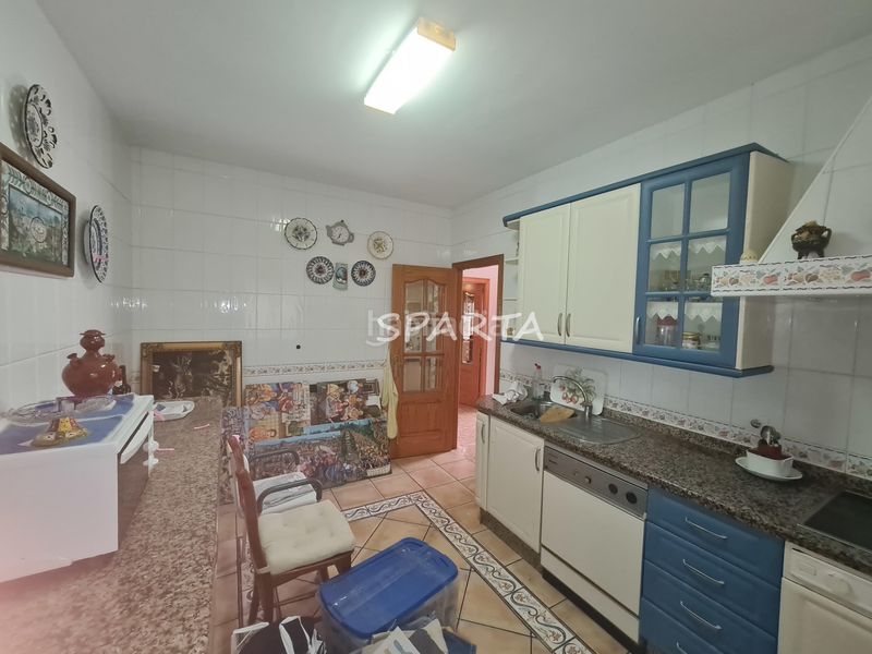 Foto b3e8def3-806d-46ff-97cc-cada4206bf18. Xalet amb aparcament a Valencina de la Concepción
