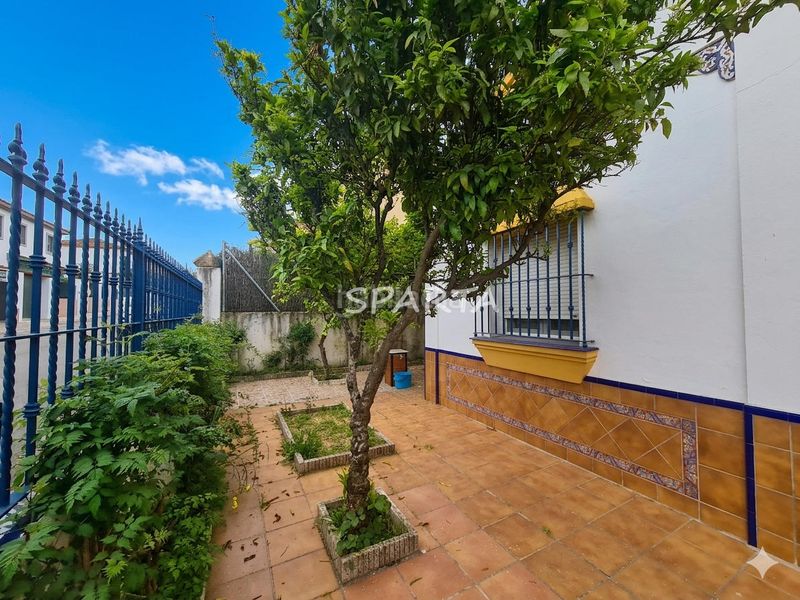 Foto bde9853d-31bb-4f7f-bef3-33da9d04849c. Xalet amb aparcament a Valencina de la Concepción