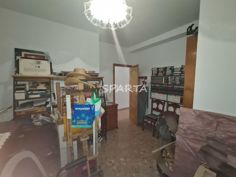 Foto be28b318-95f3-4012-940f-a75ee5b16316. Xalet amb aparcament a Valencina de la Concepción