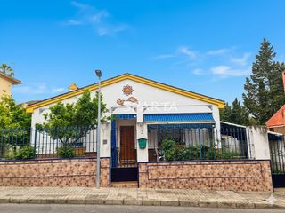 Chalet  Calle manuel altolaguirre. ¡¡fantástica independiente en valencina de la concepción!!