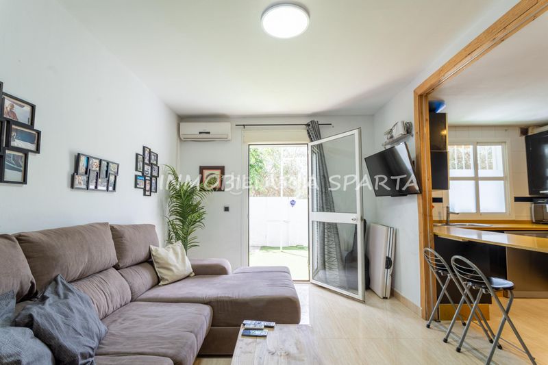 Foto 13fc3353-4a70-48fc-b962-852f72151b1c. Casa adossada amb calefacció aparcament a Espartinas pueblo Espartinas