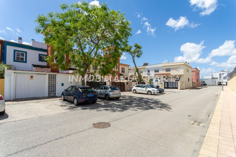 Foto 6d5d9e88-5bc9-44c6-8bb8-b66221716996. Casa adossada amb calefacció aparcament a Espartinas pueblo Espartinas
