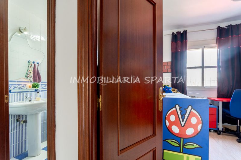 Foto 8c57d023-9e34-48dc-8694-f6759ef07678. Casa adossada amb calefacció aparcament a Espartinas pueblo Espartinas