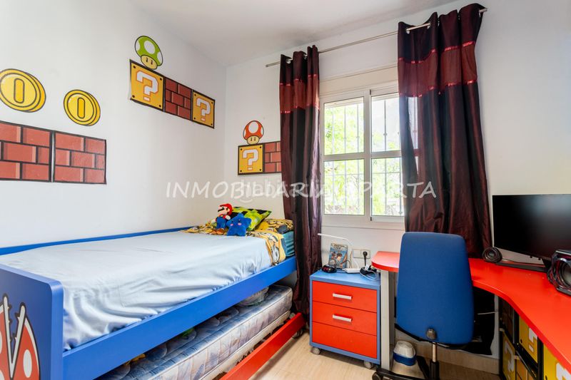Foto b4f658eb-c5fd-41c3-aa93-c68ddb5d2ecd. Casa adossada amb calefacció aparcament a Espartinas pueblo Espartinas