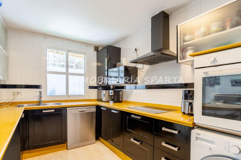 Foto e9ab1b67-412c-49a9-8488-f2b75d068f53. Casa adossada amb calefacció aparcament a Espartinas pueblo Espartinas
