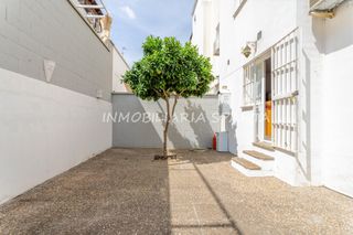 Casa adosada en Calle clarín 7. Adosada en perfecto estado de conservación. bollullos mitación