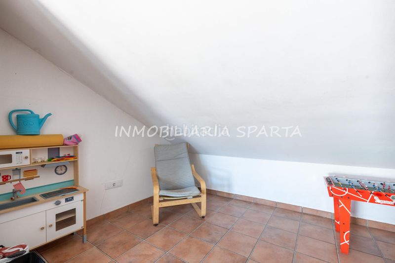 Foto 006b7f4d-677d-4364-bfa2-34d71f6e2035. Casa adossada a Gelves