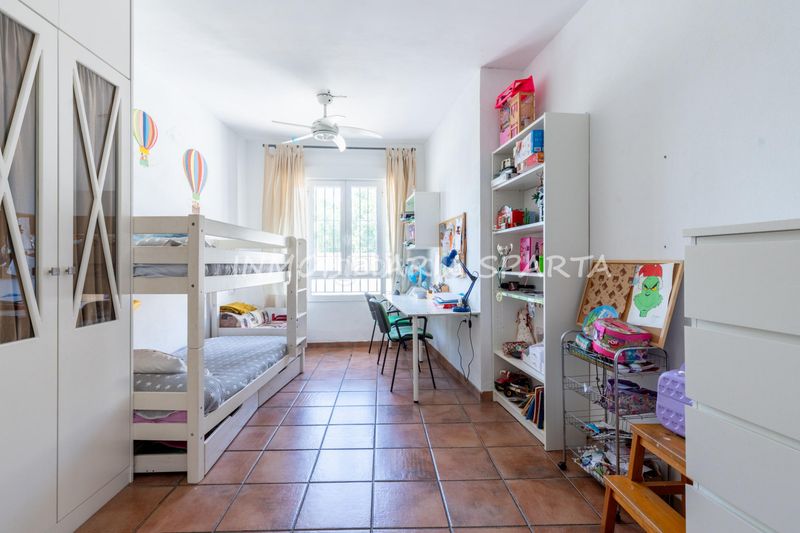 Foto 08228058-3e61-41d4-848b-698b9f948995. Casa adossada a Gelves