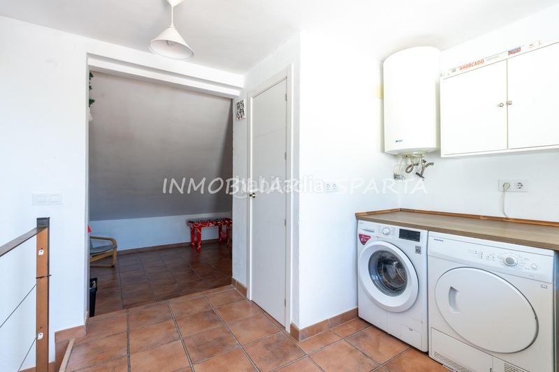 Foto 3acc94e9-0aa6-4cbb-8f1d-3c6cde88e66f. Casa adossada a Gelves