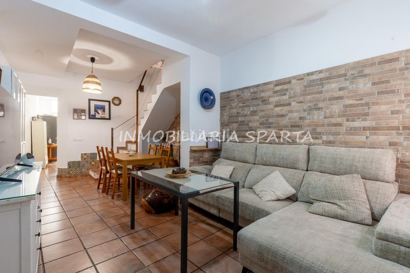 Foto 43f71838-975b-4505-a16f-9c0a51921466. Casa adossada a Gelves