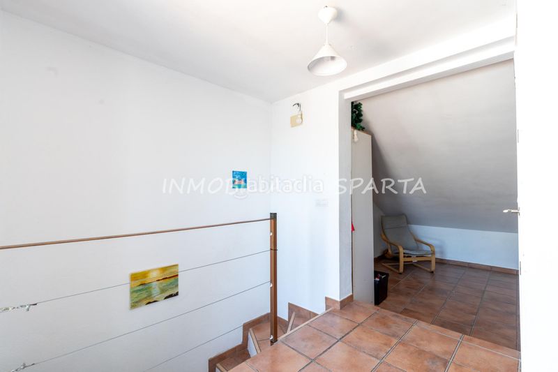 Foto 530d933b-6a4d-4427-aeb0-a4a783badc9a. Casa adossada a Gelves