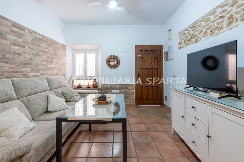 Foto 66c1f2d3-f650-45ab-8559-4bbb2fbae49c. Casa adossada a Gelves