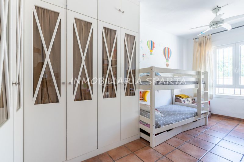Foto 9c4e0f5c-8c89-4633-8520-78958ba19b6f. Casa adossada a Gelves