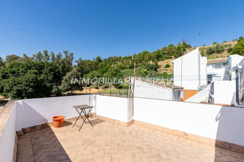 Foto a671569d-5d08-49fd-a344-11e596798e92. Casa adossada a Gelves