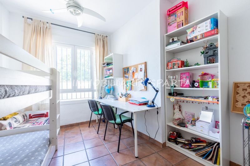 Foto baa24bef-8782-457e-95ea-87118a61df92. Casa adossada a Gelves