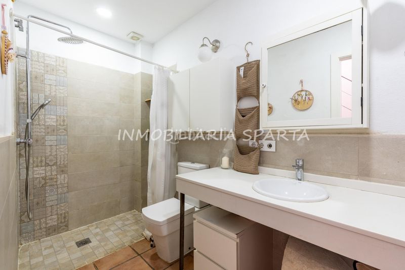 Foto c2c0461d-f43b-4b57-b69e-45a2395fdb0b. Casa adossada a Gelves