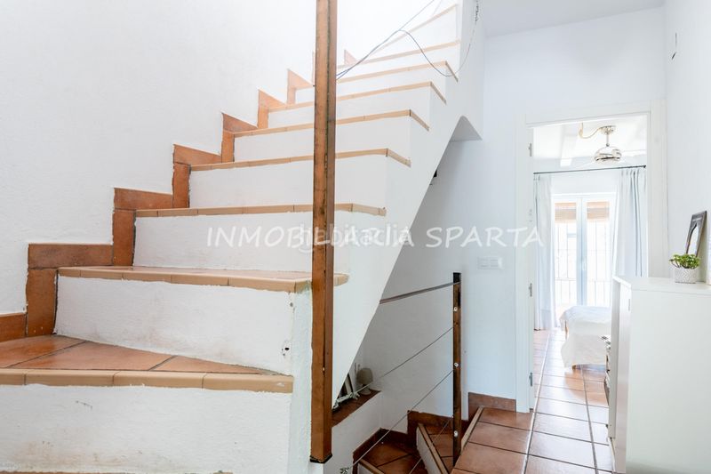 Foto cf7be42c-6a75-4550-8ba1-9f794961c186. Casa adossada a Gelves