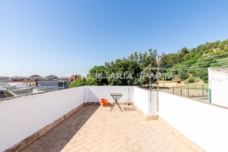 Foto d8cdb118-688e-49ac-86ba-2822ff14cbcd. Casa adossada a Gelves