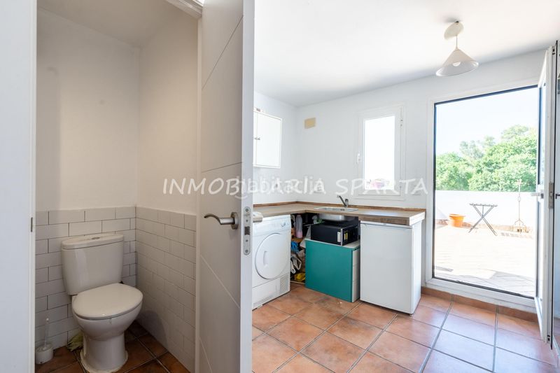 Foto e8447fce-938b-4e42-857a-85241187300b. Casa adossada a Gelves