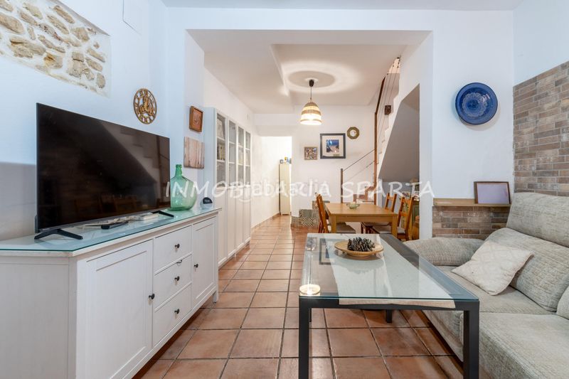 Foto ef6d8902-aea8-4fae-9137-03f274cdb168. Casa adossada a Gelves