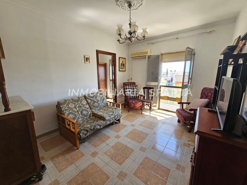 Foto 33b0fbcd-757f-411e-bd8c-bb6aebe87a4d. Casa adossada a Santiponce