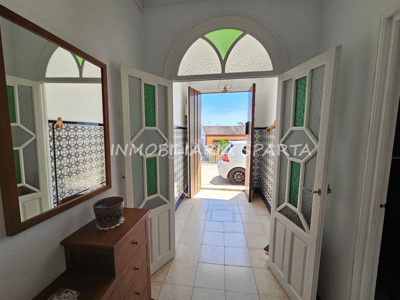 Foto 4231a990-b810-4add-8746-afde0df95a76. Casa adossada a Santiponce