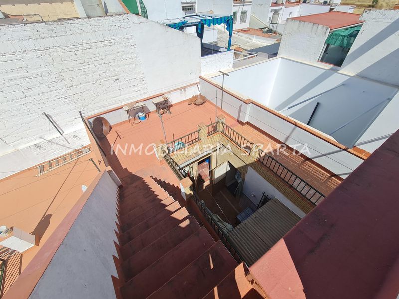 Foto 4a3c3970-d10d-4712-880c-3c57bae63f6f. Casa adossada a Santiponce