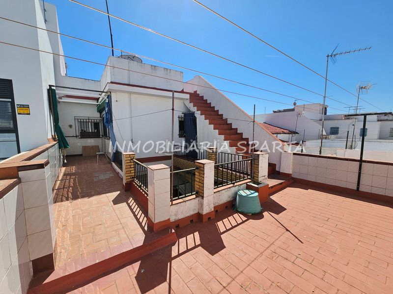 Foto 4f769847-ba5d-4a75-aff5-5c4ccfdfef7b. Casa adossada a Santiponce