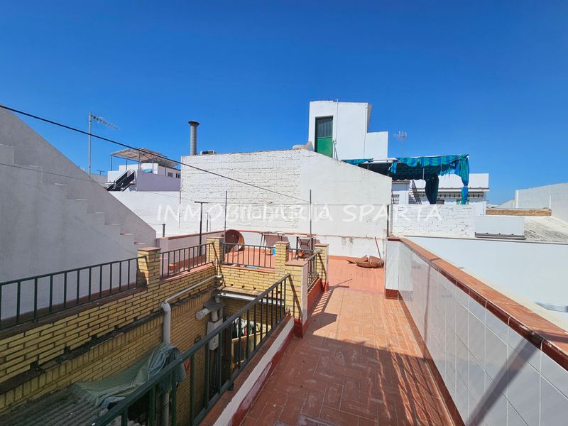 Foto 94fbc311-1b64-4929-891b-507266038d94. Casa adossada a Santiponce