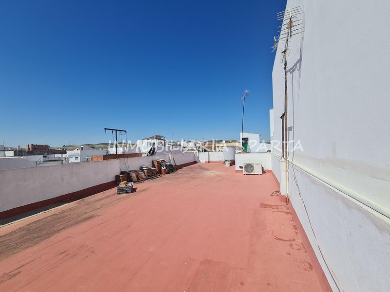 Foto a8a5735a-5f7c-41aa-9e19-fa06aa3085ee. Casa adossada a Santiponce