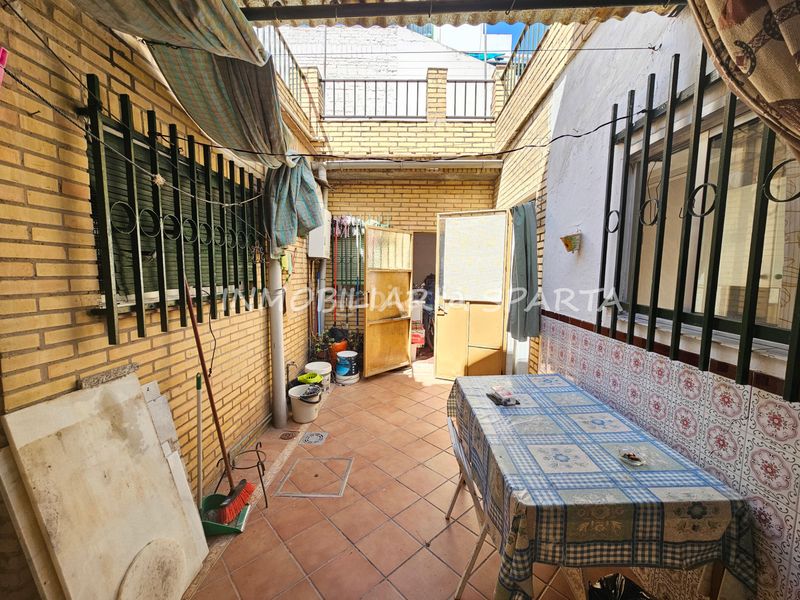 Foto d8236116-a802-49a7-95fc-c94bb8eb878b. Casa adossada a Santiponce