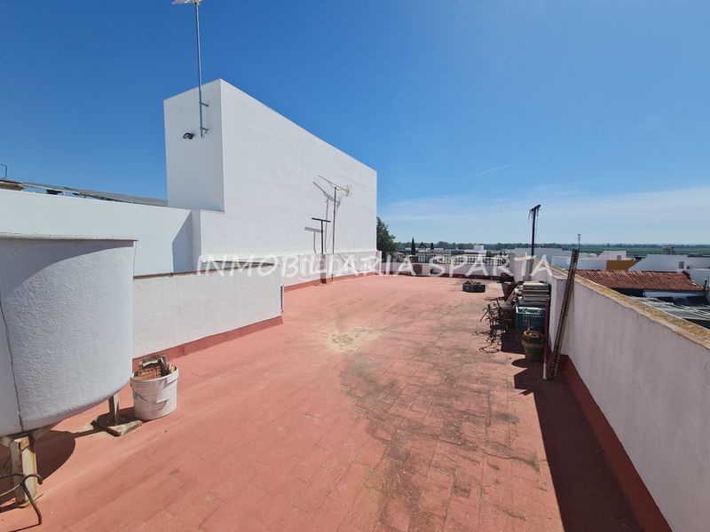 Foto e05b5565-1c7f-46bf-9de7-a5c747bfc340. Casa adossada a Santiponce