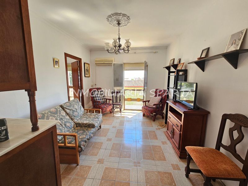 Foto e3807dcf-94b8-4e52-a4cf-a9095e6ecf7b. Casa adossada a Santiponce