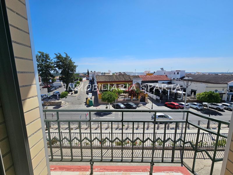 Foto ed8ac9ae-4c55-4673-be79-d5eeb0f8c76f. Casa adossada a Santiponce