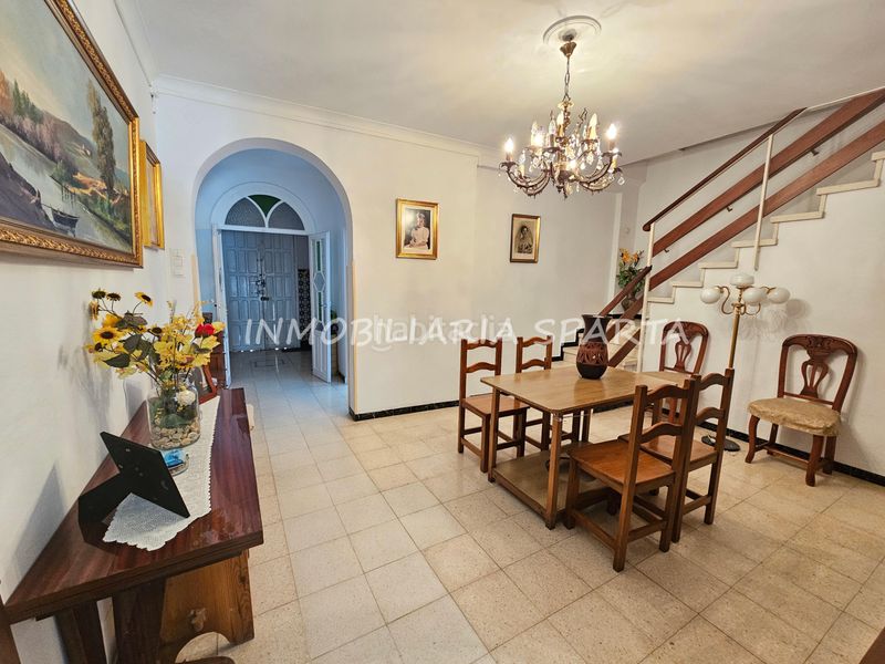 Foto f7a9a41a-9efa-4e28-89f5-8b073c50478f. Casa adossada a Santiponce