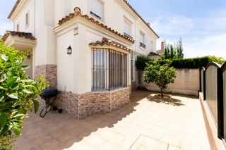 Casa aparellada a Espartinas Pueblo