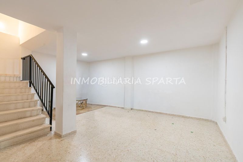 Foto 17d892da-992a-444b-8878-766685bb4c99. Casa aparellada amb xemeneia a Espartinas pueblo Espartinas
