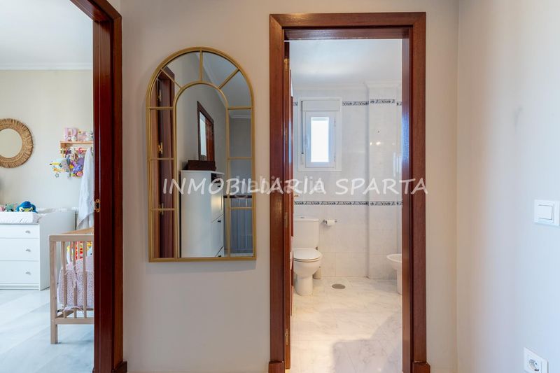 Foto 63e65e54-0d21-4f03-8ea3-c217f3b6a44e. Casa aparellada amb xemeneia a Espartinas pueblo Espartinas
