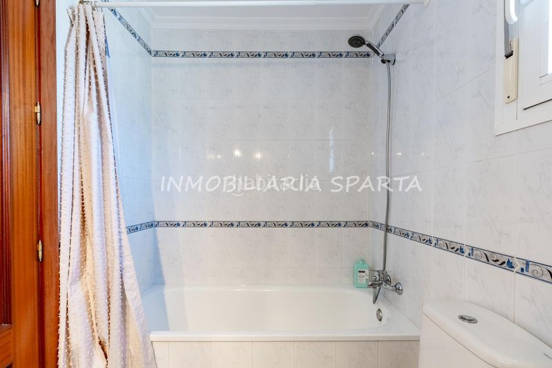 Foto a644bcbe-4547-4449-9182-88a11e996448. Casa aparellada amb xemeneia a Espartinas pueblo Espartinas
